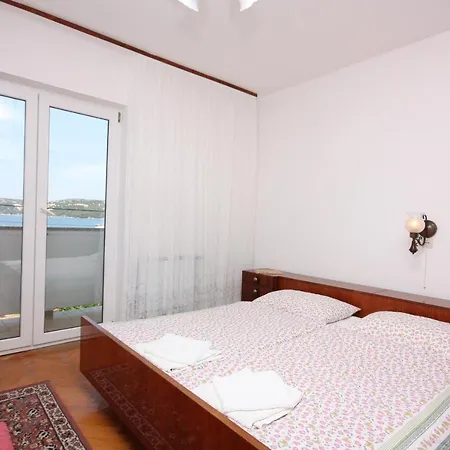 - Donja 2001c Apartment Supetarska Draga