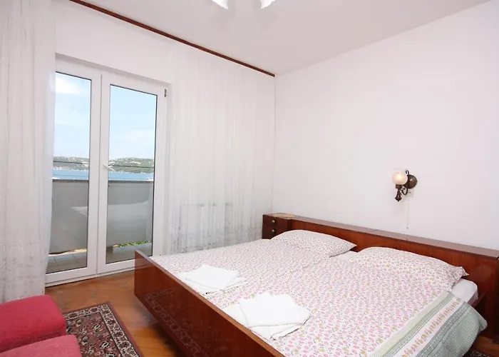 - Donja 2001c Apartman Supetarska Draga
