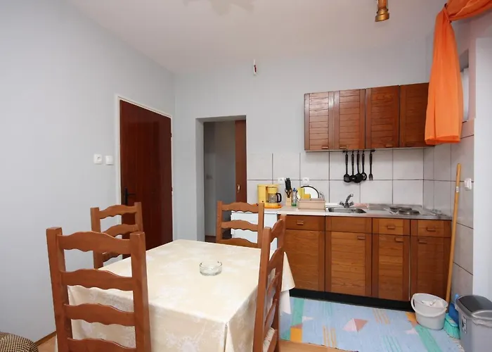 - Donja 2001c Apartman Supetarska Draga