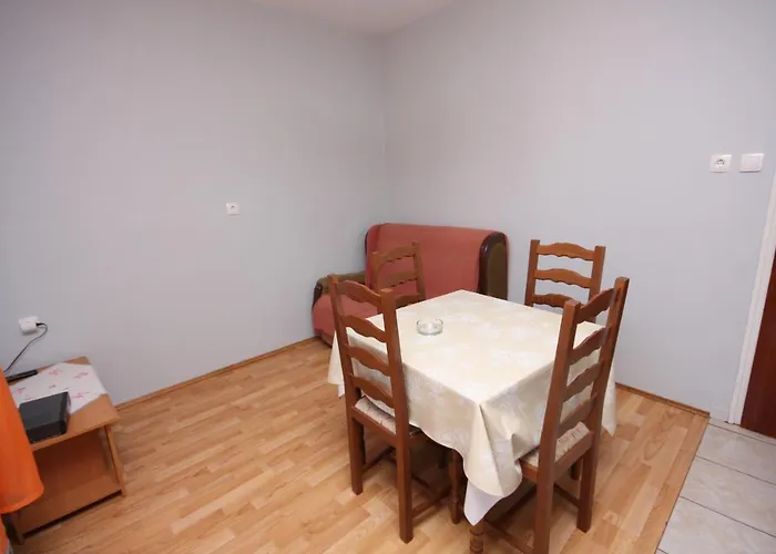 - Donja 2001c Apartman