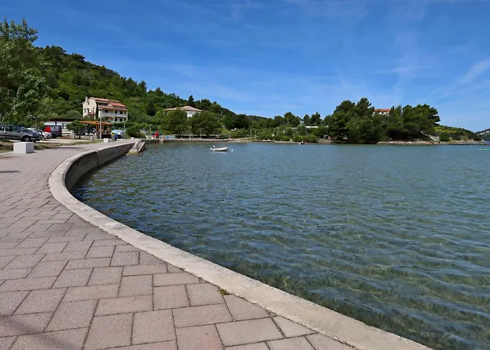 - Donja 2001c Apartman *