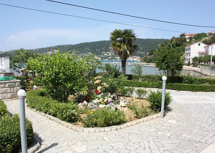 - Donja 2001c Apartman *